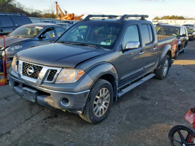 1N6AD09W39C410638 - 2009 NISSAN FRONTIER C GRAY photo 2