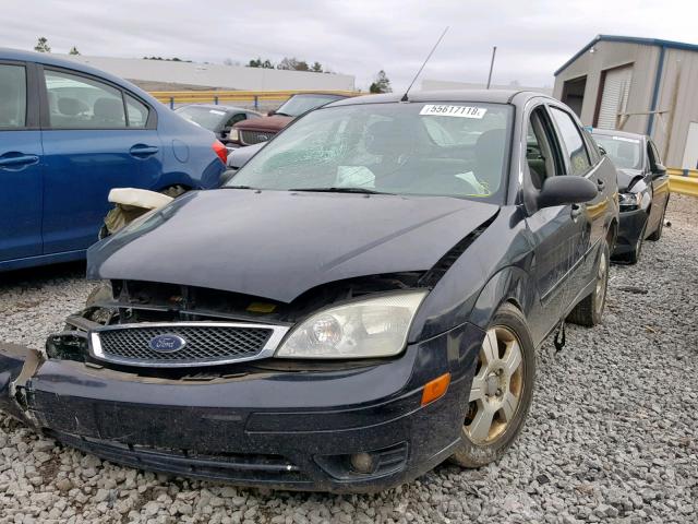 1FAFP34N96W125006 - 2006 FORD FOCUS ZX4 BLACK photo 2