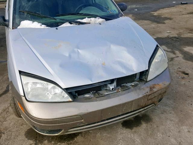 1FAFP34N45W190652 - 2005 FORD FOCUS ZX4 SILVER photo 9