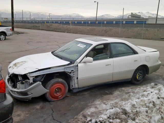 JT8BF28G5X0211479 - 1999 LEXUS ES 300 WHITE photo 2