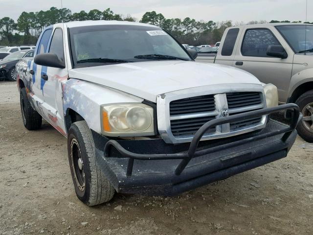 1D7HE48N45S341303 - 2005 DODGE DAKOTA QUA WHITE photo 1