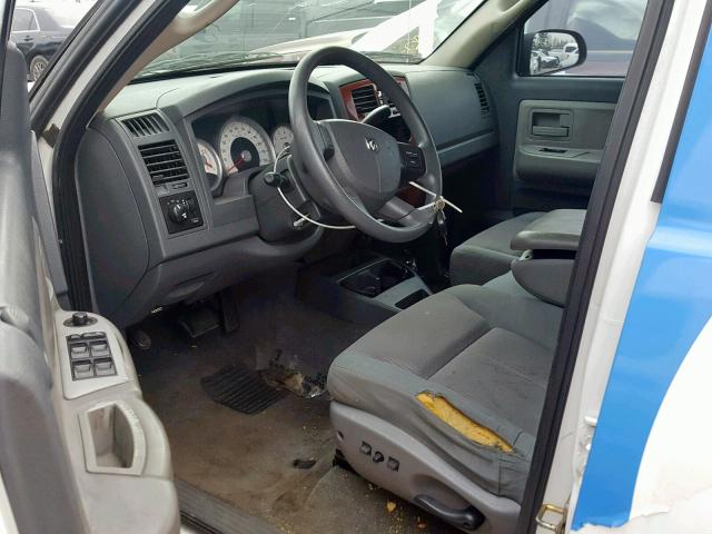 1D7HE48N45S341303 - 2005 DODGE DAKOTA QUA WHITE photo 9