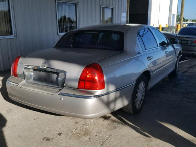 1LNHM82W15Y661144 - 2005 LINCOLN TOWN CAR S SILVER photo 4