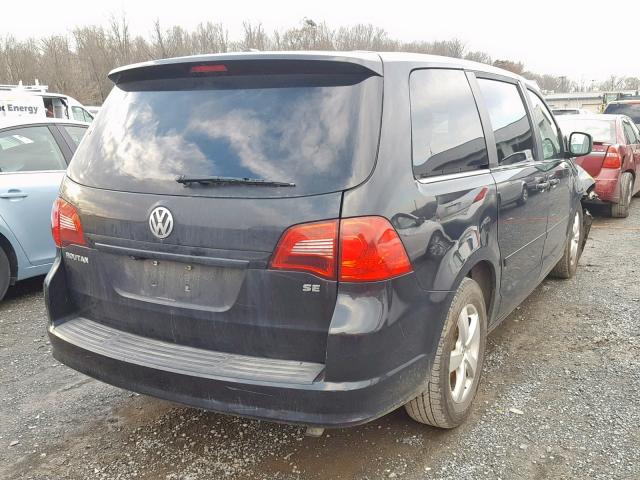 2V4RW3D12AR272220 - 2010 VOLKSWAGEN ROUTAN SE BLACK photo 4