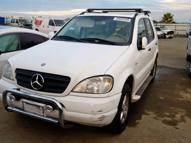 4JGAB54EX1A261466 - 2001 MERCEDES-BENZ ML 320 WHITE photo 2