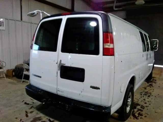 1GBHG39C381224371 - 2008 CHEVROLET EXPRESS G3 WHITE photo 4