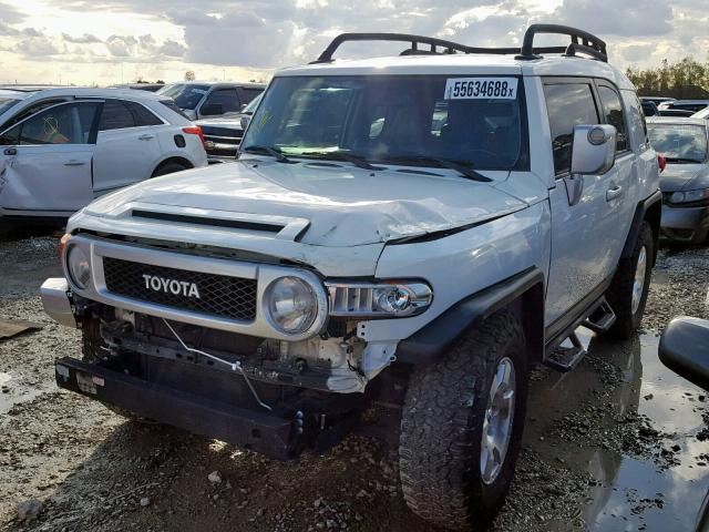 JTEZU4BF2AK010714 - 2010 TOYOTA FJ CRUISER WHITE photo 2