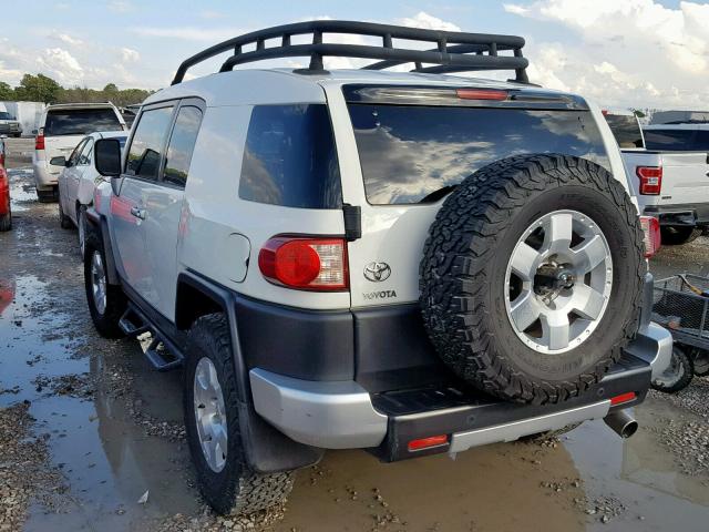 JTEZU4BF2AK010714 - 2010 TOYOTA FJ CRUISER WHITE photo 3