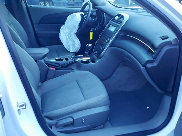 1G11B5SLXFF352181 - 2015 CHEVROLET MALIBU LS თეთრი ფოტო 9