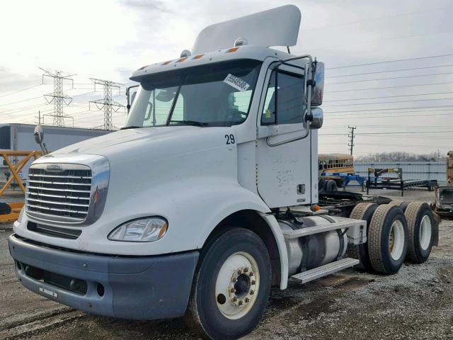 1FUJF0CV97LW72392 - 2007 FREIGHTLINER COLUMBIA 1 WHITE photo 2