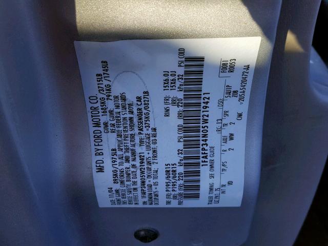 1FAFP34N05W219421 - 2005 FORD FOCUS ZX4 SILVER photo 10