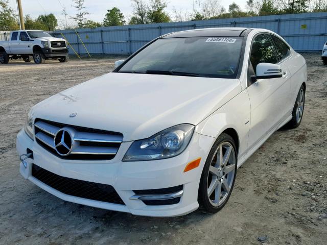 WDDGJ4HB5CF874196 - 2012 MERCEDES-BENZ C 250 WHITE photo 2