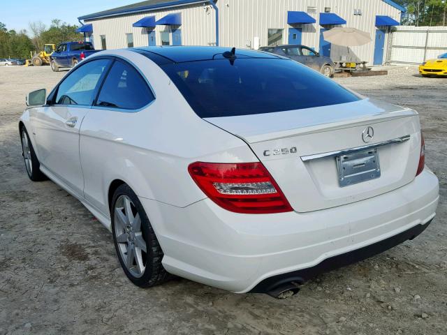 WDDGJ4HB5CF874196 - 2012 MERCEDES-BENZ C 250 WHITE photo 3