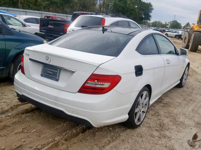 WDDGJ4HB5CF874196 - 2012 MERCEDES-BENZ C 250 WHITE photo 4