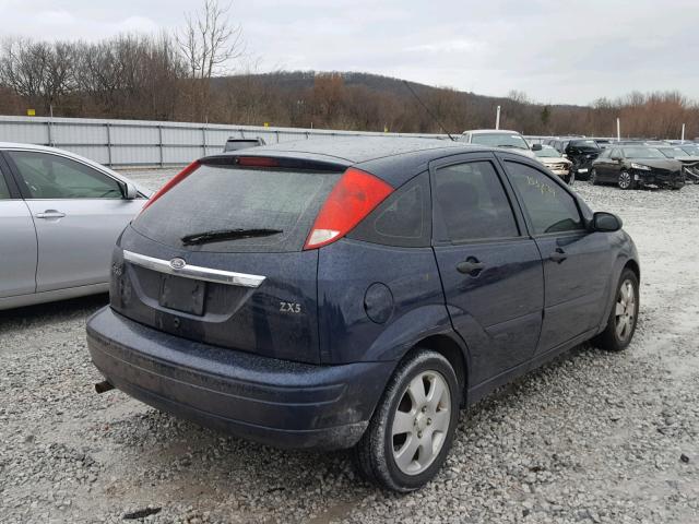 3FAFP37352R163677 - 2002 FORD FOCUS ZX5 BLUE photo 4