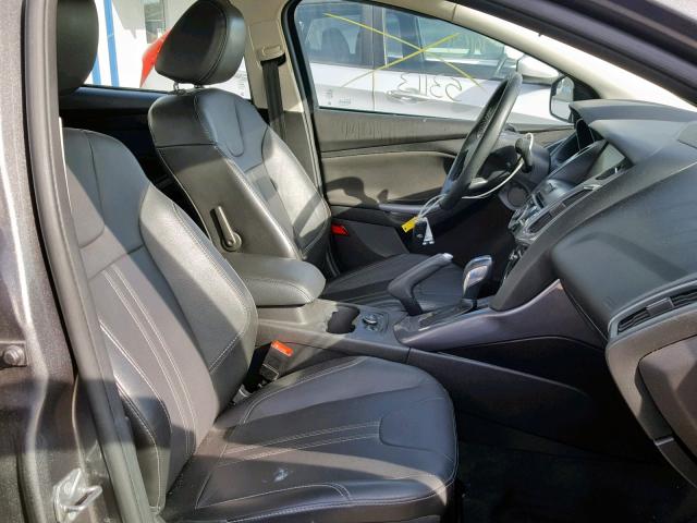 1FADP3J21EL355530 - 2014 FORD FOCUS TITA GRAY photo 5