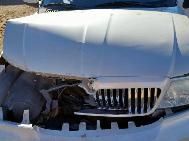 5LMFU27525LJ01101 - 2005 LINCOLN NAVIGATOR 白色 照片 7