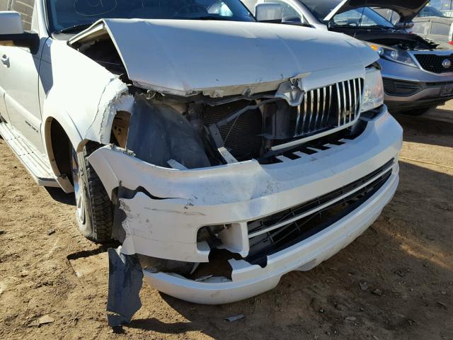 5LMFU27525LJ01101 - 2005 LINCOLN NAVIGATOR 白色 照片 9
