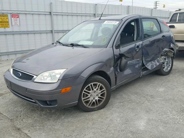 1FAFP37N17W159891 - 2007 FORD FOCUS ZX5 GRAY photo 2