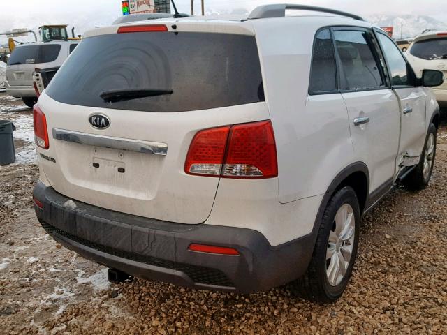 5XYKT4A29BG059648 - 2011 KIA SORENTO BA WHITE photo 4