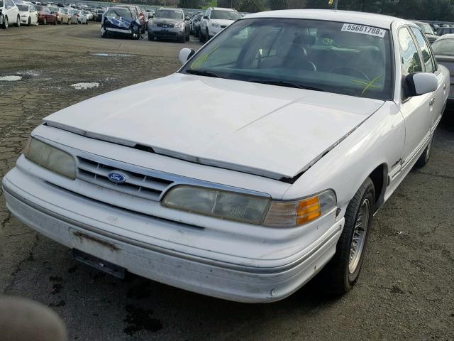 2FALP74W9SX142292 - 1995 FORD CROWN VICT WHITE photo 2