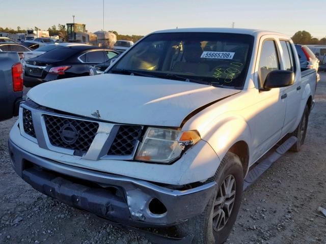 1N6AD07U77C408390 - 2007 NISSAN FRONTIER C WHITE photo 2