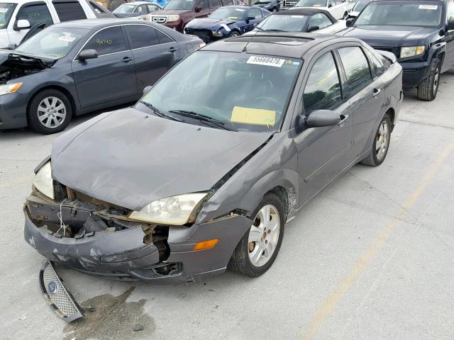 1FAFP38Z25W193398 - 2005 FORD FOCUS ZX4 GRAY photo 2