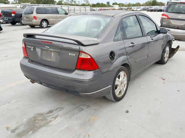 1FAFP38Z25W193398 - 2005 FORD FOCUS ZX4 GRAY photo 4