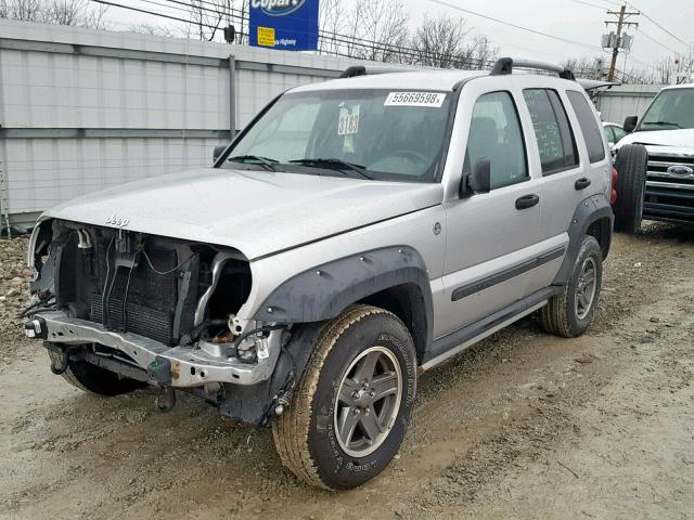 1J4GL38K85W724059 - 2005 JEEP LIBERTY RE SILVER photo 2