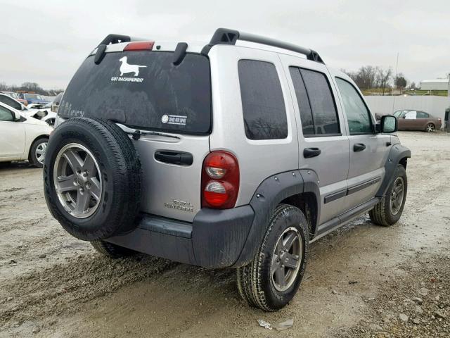 1J4GL38K85W724059 - 2005 JEEP LIBERTY RE SILVER photo 4