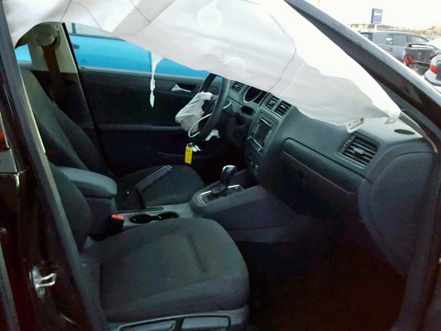 3VW2K7AJ7FM256769 - 2015 VOLKSWAGEN JETTA BASE Սև լուսանկար 5