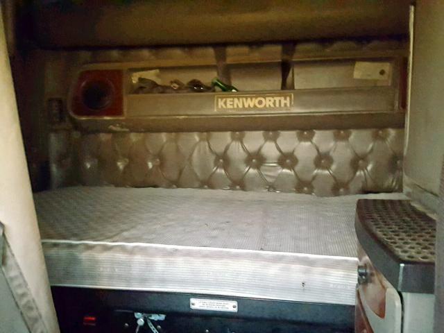 1XKTDB9XX2J887377 - 2002 KENWORTH CONSTRUCTI WHITE photo 6