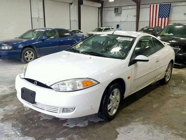 1ZWFT61LX25605512 - 2002 MERCURY COUGAR V6 WHITE photo 2