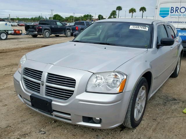 2D8FV47V56H293128 - 2006 DODGE MAGNUM SXT SILVER photo 2