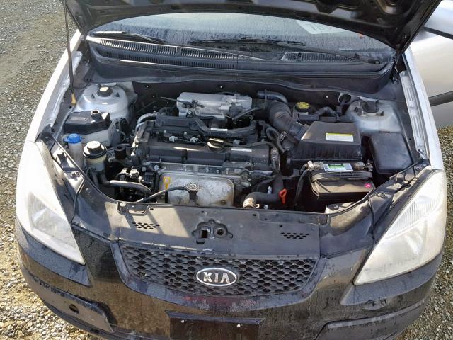 KNADE163566139747 - 2006 KIA RIO 5 GRAY photo 7