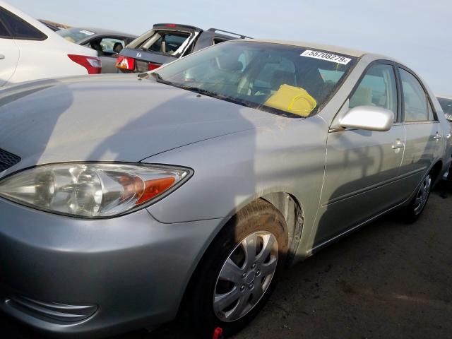 JTDBE32KX20126685 - 2002 TOYOTA CAMRY LE SILVER photo 2