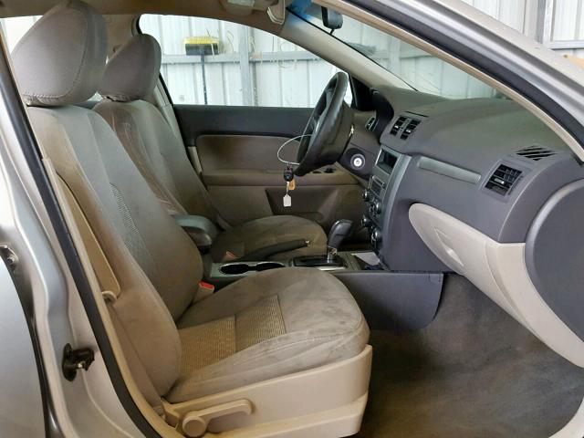 3FAHP0GA7AR373279 - 2010 FORD FUSION S GRAY photo 5