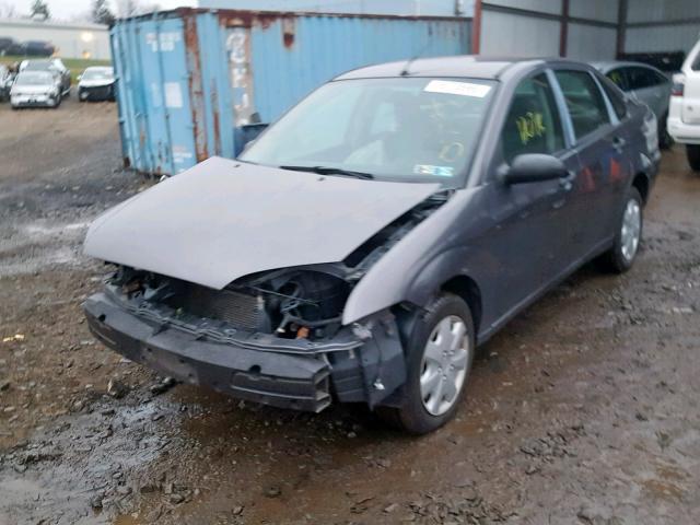 1FAHP34N87W242280 - 2007 FORD FOCUS ZX4 GRAY photo 2