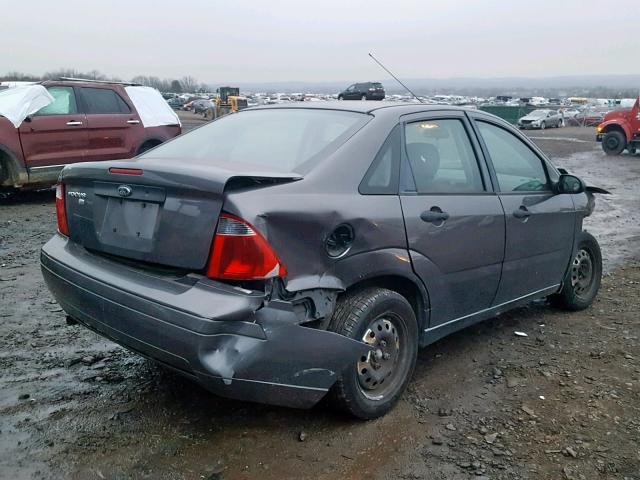 1FAHP34N87W242280 - 2007 FORD FOCUS ZX4 GRAY photo 4