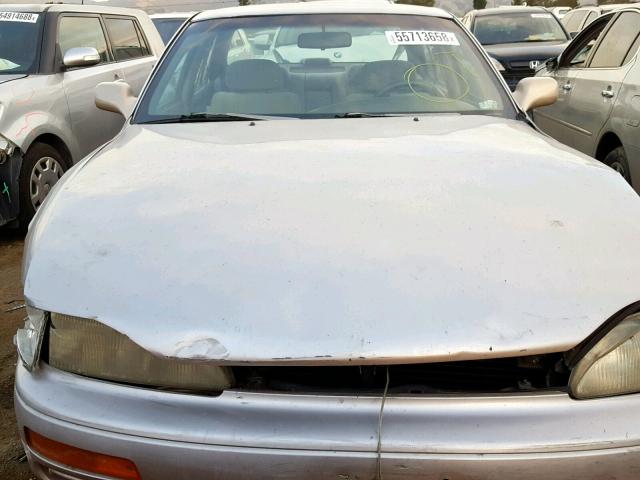 4T1BG12K4TU759946 - 1996 TOYOTA CAMRY DX SILVER photo 9