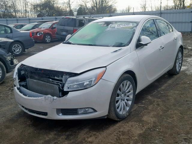 2G4GS5EV3D9250432 - 2013 BUICK REGAL PREM WHITE photo 2