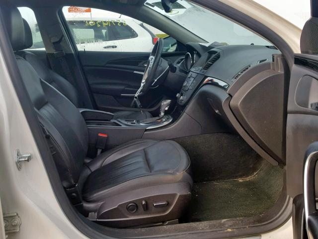 2G4GS5EV3D9250432 - 2013 BUICK REGAL PREM WHITE photo 5