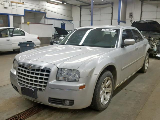 2C3KA53G67H828205 - 2007 CHRYSLER 300 TOURIN SILVER photo 2