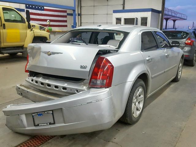 2C3KA53G67H828205 - 2007 CHRYSLER 300 TOURIN SILVER photo 4