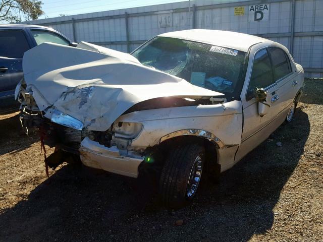 1LNHM83W1YY906866 - 2000 LINCOLN TOWN CAR C WHITE photo 2