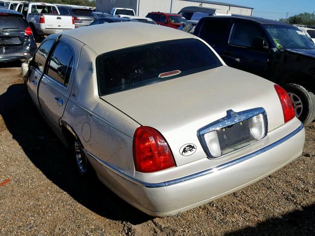 1LNHM83W1YY906866 - 2000 LINCOLN TOWN CAR C WHITE photo 3