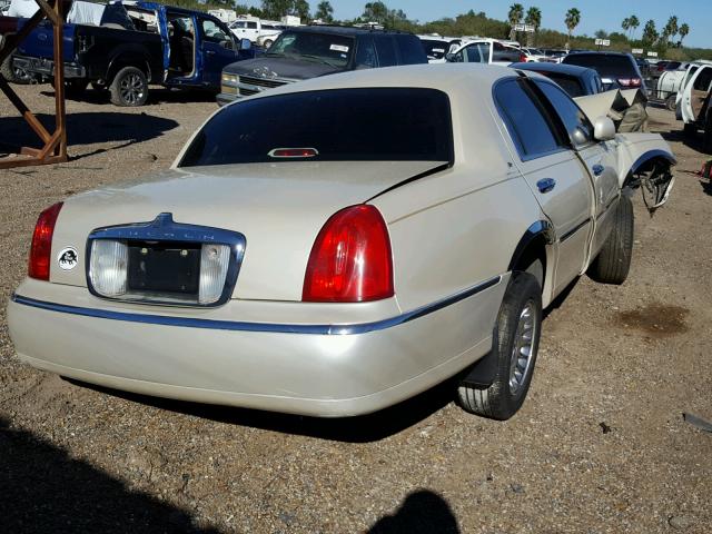 1LNHM83W1YY906866 - 2000 LINCOLN TOWN CAR C WHITE photo 4