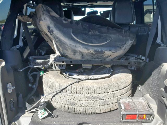 1C4BJWEG8GL103108 - 2016 JEEP WRANGLER U BLACK photo 9