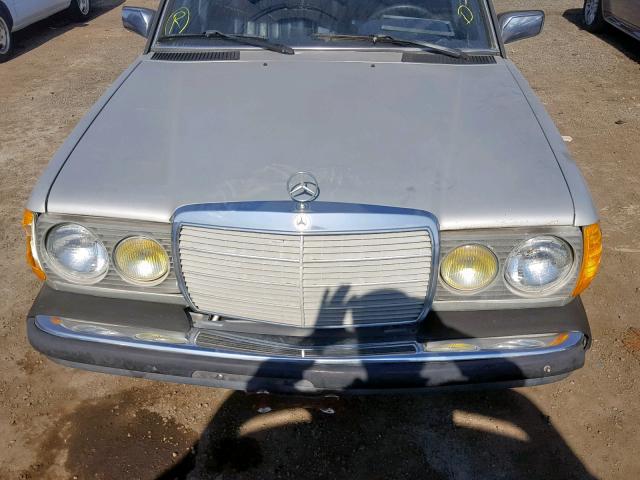 WDBAB33A8DB022616 - 1983 MERCEDES-BENZ 300 DT SILVER photo 7