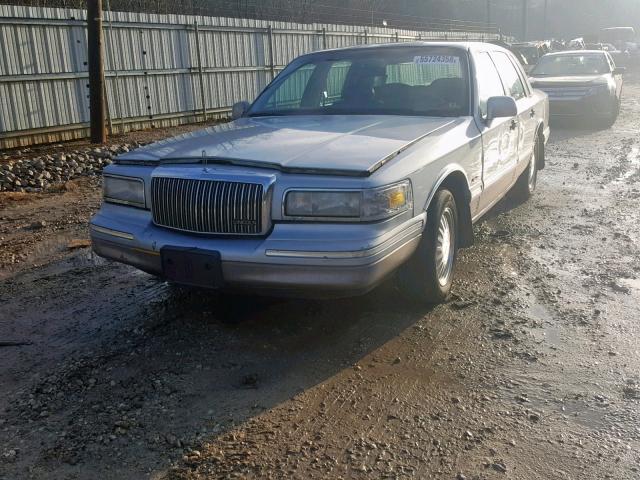 1LNLM82W5VY647001 - 1997 LINCOLN TOWN CAR S BLUE photo 2